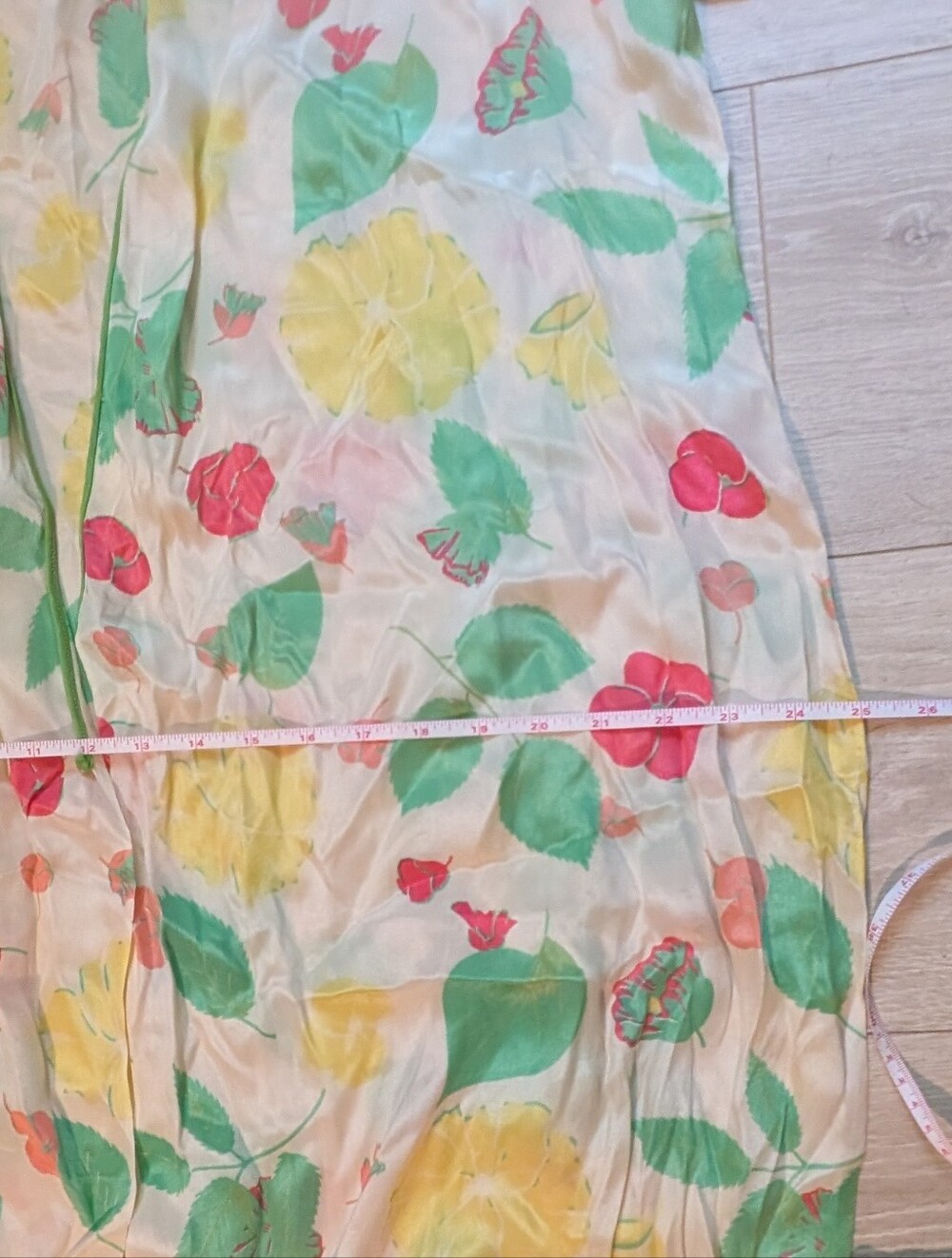 1930's Delicate Silk Robe - Picture 7 of 9